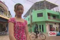 Chuyện bé gái bị mẹ ruột lừa bán trinh, bắt đi khách