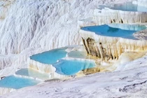 Top 14 hồ nước kỳ lạ nhất thế giới