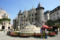 Du lịch ba miền căng mình phục vụ khách