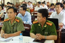 Vụ "áp giải học sinh ở sân trường": Điều tra tình tiết mới