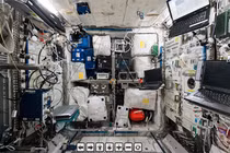 Cảnh trong trạm không gian quốc tế ISS qua ảnh panorama