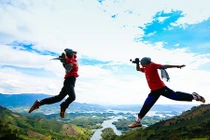 Ngắm dân phượt trẻ tạo dáng chụp ảnh bay siêu dị