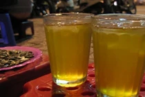 Uống nhiều trà đá gây suy thận, thực hư ra sao?