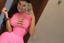 Hình ảnh kỳ quặc của cô gái có vòng eo nhỏ nhất thế giới