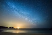 Ngắm ảnh mưa sao băng Lyrids đẹp nghẹt thở ở Anh