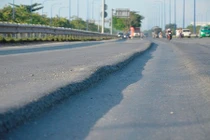 Hé lộ loạt nguyên nhân làm đường sụt lún gây tai nạn