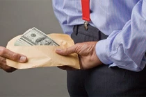 Bên Tây, bệnh nhân đút lót bác sĩ như thế nào?