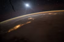 Ảnh Trái đất lung linh về đêm nhìn từ ISS