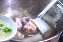 9 lợi ích về sức khỏe của nước hầm xương