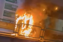 Xe tải bốc cháy dữ dội trên đường Vành đai 3 trên cao 