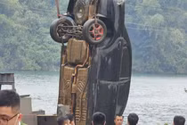 Phát hiện thi thể trong ô tô rơi xuống hồ thủy điện Hòa Bình