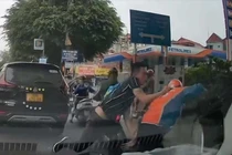 Công an vào cuộc vụ tài xế ô tô đấm đá túi bụi nam shipper 
