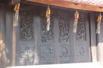 4 cánh cửa khắc hình rồng sóng nước ở Nam Định- báu vật vô giá