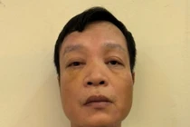 Hà Nội: Bắt kẻ nghĩ bị nhìn đểu, rút súng đe dọa bắn người 