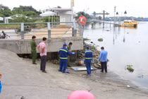 Xác nữ giới bị dìm dưới sông tố tội ác kinh hoàng 