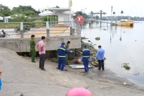 Xác nữ giới bị dìm dưới sông tố tội ác kinh hoàng 