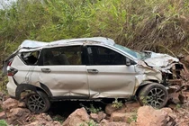 Điện Biên: Ô tô lao xuống vực sâu, gia đình 5 người thoát nạn