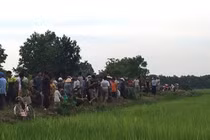 Xác cô gái bốc mùi tại cánh đồng tố 2 sát nhân máu lạnh