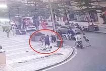 Hà Nội: Khởi tố đối tượng đánh đập cháu bé trước sảnh chung cư