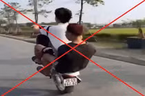 “Bốc đầu” xe máy, 2 nam thanh niên nhân kết đắng ở Hà Nội