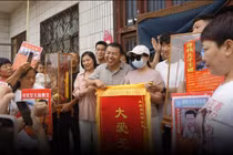 Người cha tìm được con gái sau hơn 20 năm bị bắt cóc