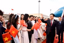 Chủ tịch Quốc hội Vương Đình Huệ bắt đầu chuyến thăm chính thức Trung Quốc