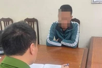 Hà Nội: Nguyên nhân vụ tài xế ô tô đấm đá túi bụi nam shipper