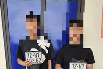 Bắt 2 đối tượng dùng dao chặt chém cướp biển số xe máy