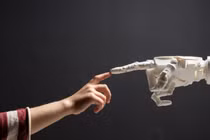 Xúc giác nhân tạo giúp robot nhạy cảm như con người 