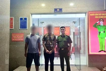 Ngăn chặn nam sinh có ý định nhảy cầu Nhật Tân tự tử