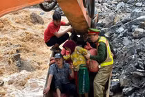 Chân dung thượng úy công an cứu người giữa dòng nước lũ ở Hà Giang