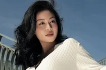 Sắc vóc đời thực xinh đẹp của nữ diễn viên phim "Người Một Nhà"