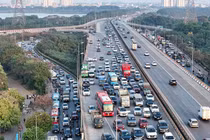 Ô tô ùn kéo dài trên cao tốc Pháp Vân - Cầu Giẽ sau nghỉ Tết Dương lịch