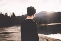 Yêu đơn phương sếp nữ hơn 15 tuổi, tôi đau khổ muốn nghỉ việc