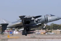 Lạ kỳ chiến đấu cơ AV-8B có thể bay như trực thăng