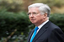 Dính nghi vấn quấy rối, Bộ trưởng Quốc phòng Anh từ chức