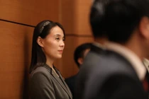 Em gái ông Kim Jong Un cố tránh truyền thông nhưng vẫn được chú ý