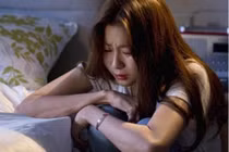 Phụ nữ à, hà cớ gì vì một người dưng lại làm tổn thương chính mình