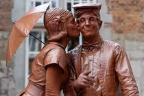 Kinh ngạc những bức tượng sống “xâm chiếm” thị trấn nhỏ của Bỉ