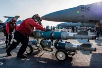 Không khí trên tàu sân bay USS Carl Vinson sắp tới Đà Nẵng