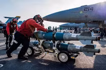 Không khí trên tàu sân bay USS Carl Vinson sắp tới Đà Nẵng