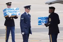 Toàn cảnh buổi lễ Mỹ tiếp nhận hài cốt binh sĩ tử trận từ Triều Tiên