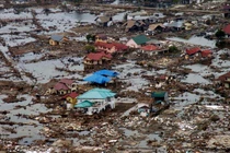 Cộng đồng quốc tế hỗ trợ Indonesia khắc phục thảm họa kép