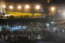 Thi thể nạn nhân la liệt sau vụ tàu hỏa cán qua đám đông ở Ấn Độ