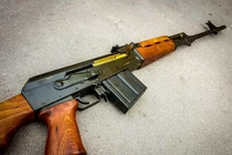 Soi khẩu súng bắn tỉa chỉ thua tiểu liên AK-47 một bậc