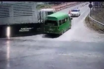 Xe chở công nhân Việt lao xuống kênh ở Thái Lan, 8 người thiệt mạng