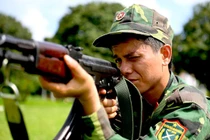 Mục kích trinh sát đặc nhiệm Việt Nam đu dây đánh khủng bố