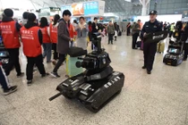 Xe tăng robot và khủng hoảng Venezuela vào top ảnh tuần