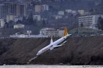 Máy bay thế giới nhầm đường băng: Sẩy một ly, đi một dặm