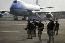 Những vũ khí mật vụ Mỹ mang theo bảo vệ TT Trump